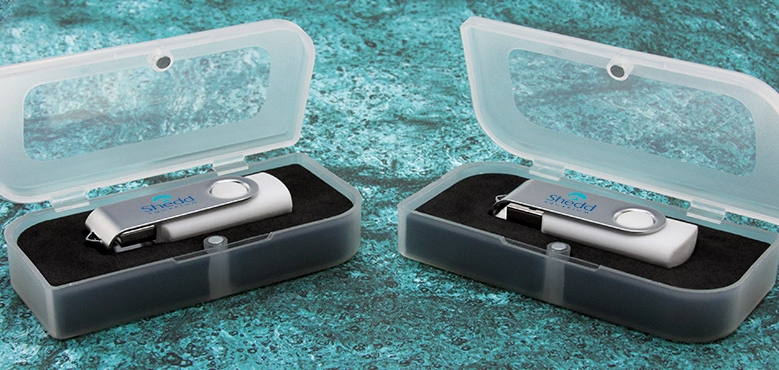 Clear Plastic Magnet Box | Custom USB Packaging 1